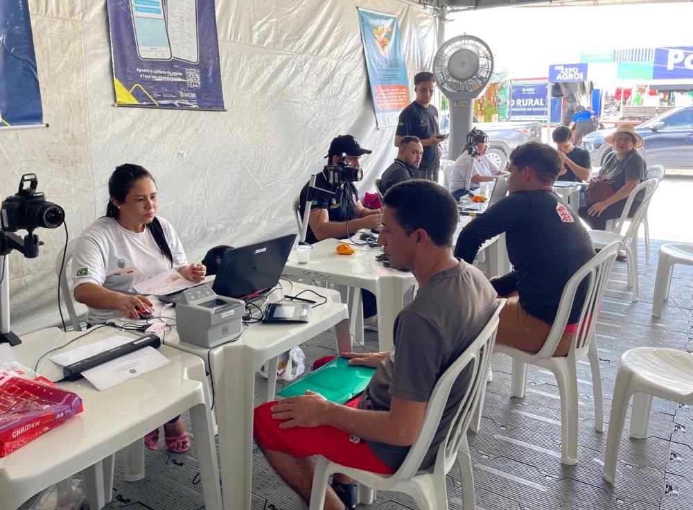 Governo do Amazonas realiza mutirão para entrega de Carteira de Identidade Nacional em Manaus