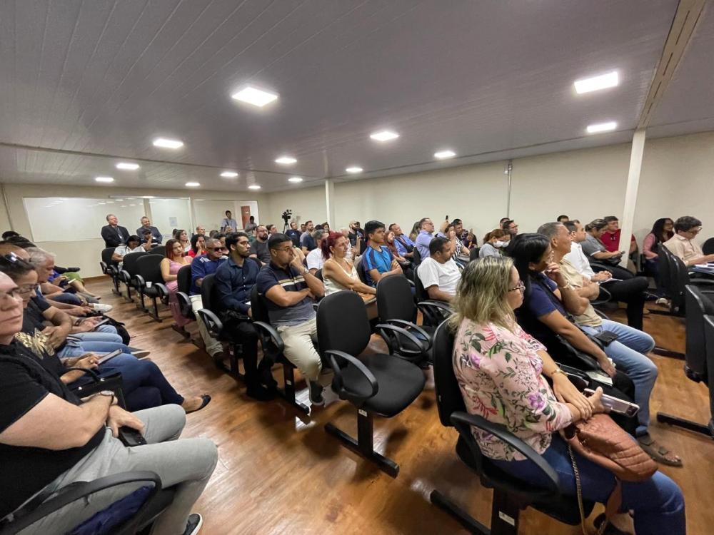 Ipaam reúne com Associação dos Flutuantes para esclarecer sobre regularização e permanência no Tarumã-Açú