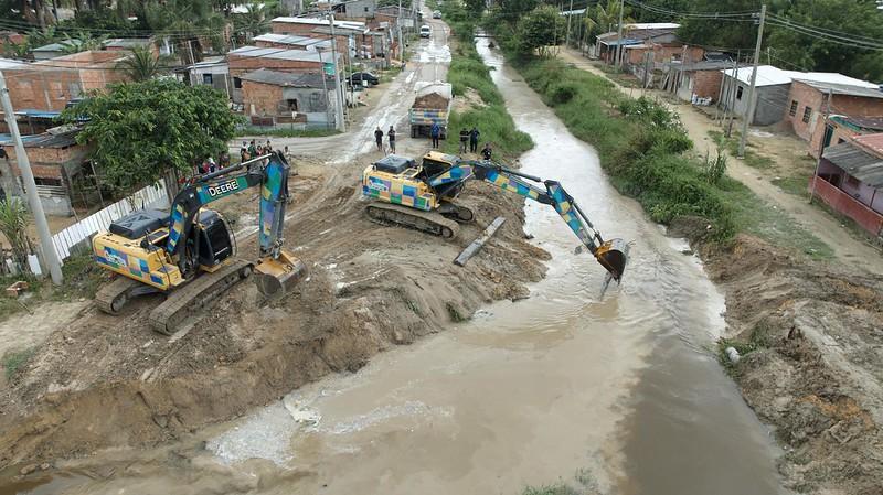 Prefeitura retira 500 toneladas de sedimento e lixo em igarapé no Nova Cidade
