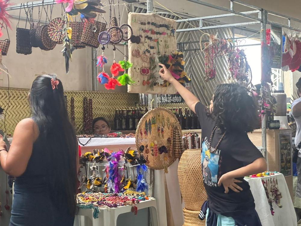 Feira da Eduardo Ribeiro terá artesanato das etnias indígenas Baré, Tikuna e Sateré-Mawé, neste domingo