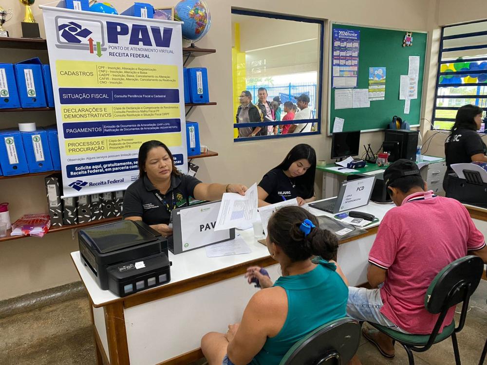 Em Parintins, mais de 1,6 mil pessoas foram atendidas no mutirão de serviços do Governo do Amazonas