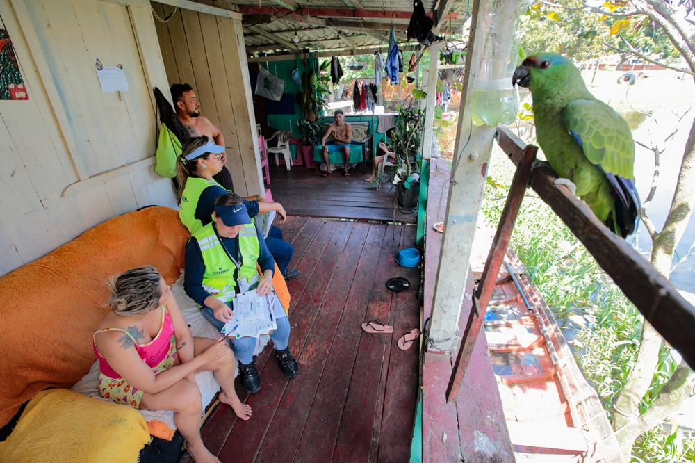 UGPE e Cosama fazem campanha de sensibilização e pesquisa sobre saneamento básico em Parintins