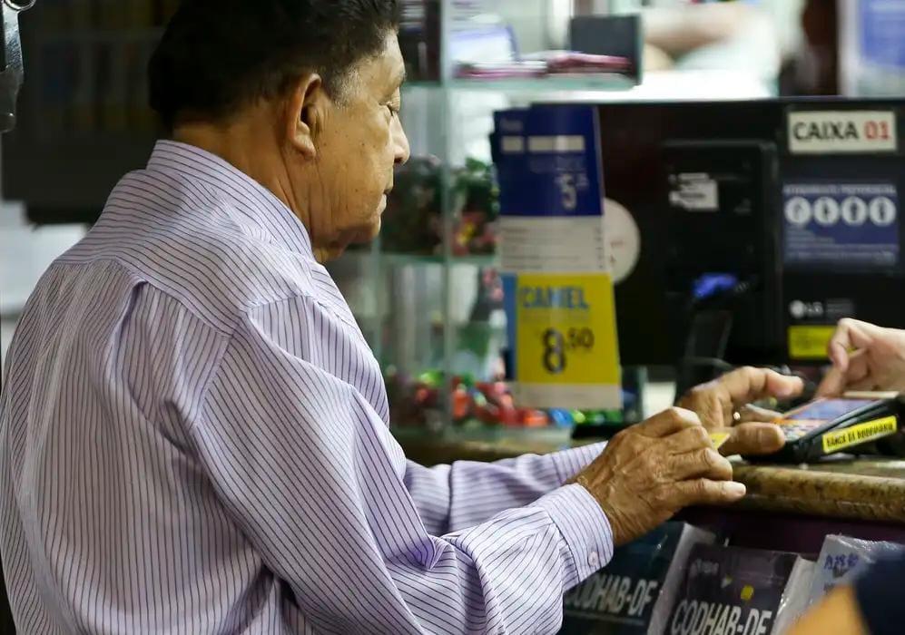 Com o pagamento do 13º do INSS, beneficiários devem ficar atentos aos golpes