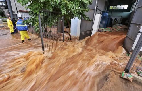 Chuvas intensas afetam o trabalho das emissoras de rádio no Rio Grande do Sul