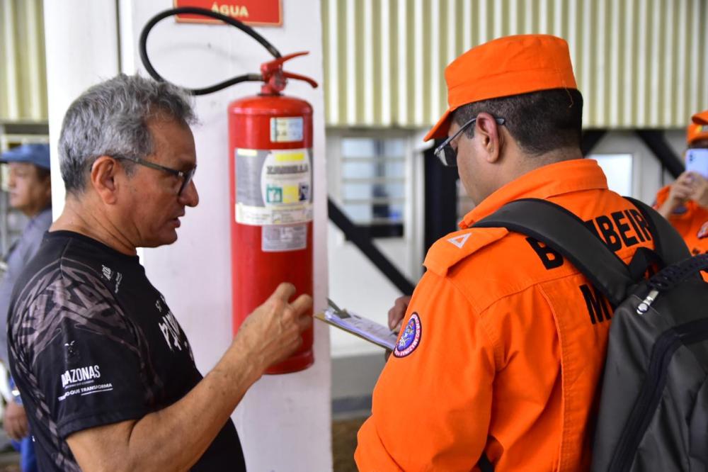 Festival de Parintins: Corpo de Bombeiros realiza primeira vistoria na estrutura do Bumbódromo