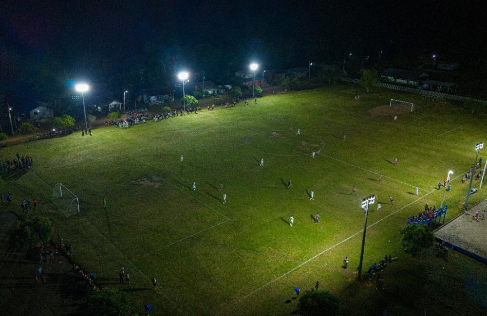 São Tomé do Mocambo recebe 17º campo iluminado da Prefeitura de Parintins