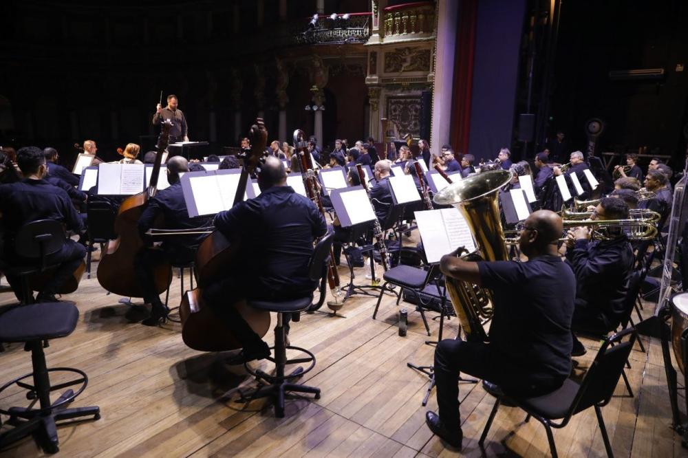 Teatro Amazonas recebe show, espetáculo de balé e concerto na programação desta semana