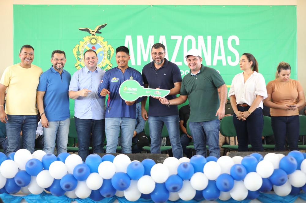 Governo do Amazonas beneficia produtores rurais com R$ 355,9 mil em crédito e mais de 400 documentos
