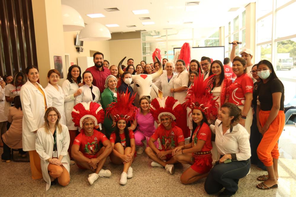 'Nunca mais poderia ir a Parintins, mas Parintins veio até mim, com o meu Garantido', diz paciente do HUGV.