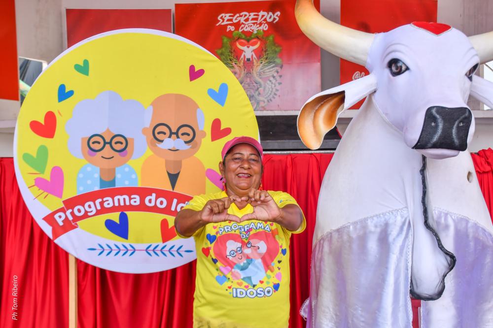 Boi Garantido proporciona tarde cultural com muita toada para turma do Programa do Idoso de Parintins