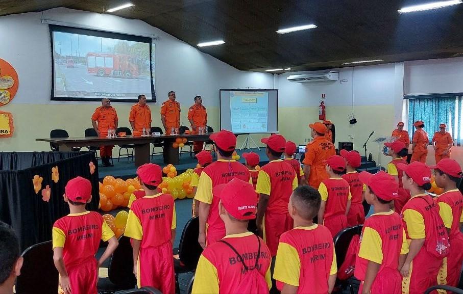 Bombeiros Mirins participam de evento sobre combate à exploração sexual de crianças e adolescentes