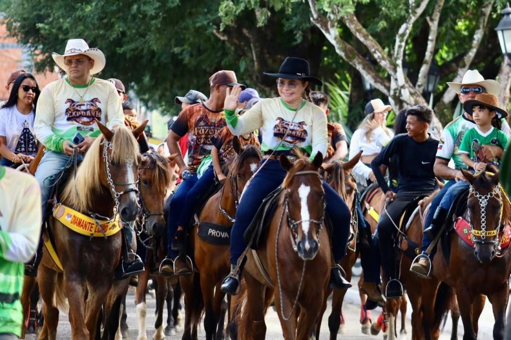 Cavalgada inicia programação da V Exposição Agropecuária de Nhamundá