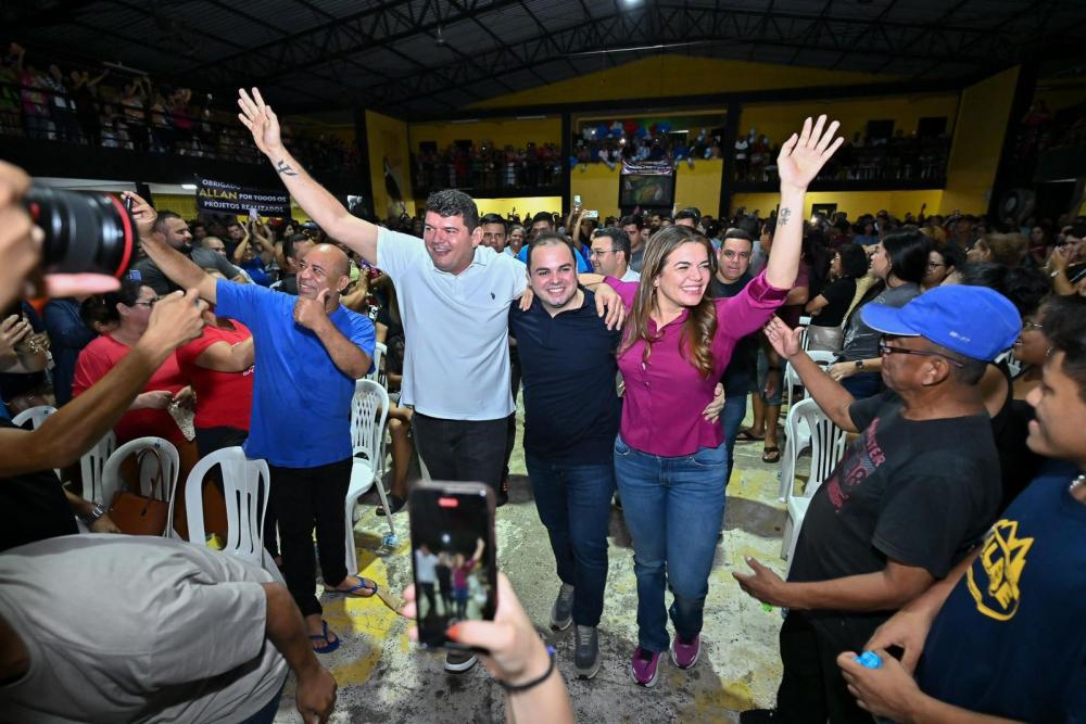 Pré-candidato à Prefeitura de Manaus, Roberto Cidade é recebido por multidão na zona Norte da capital