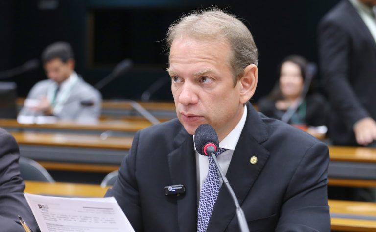 Comissão aprova projeto que cria programa no SUS para monitorar saúde de idosos