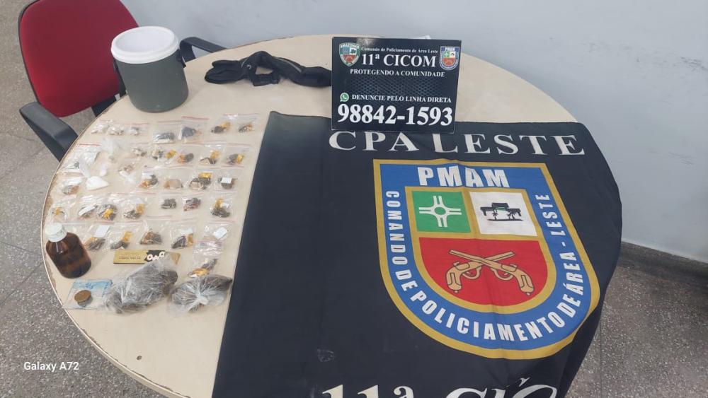 Policiais militares prendem homem pelo crime de tráfico de drogas na zona leste de Manaus