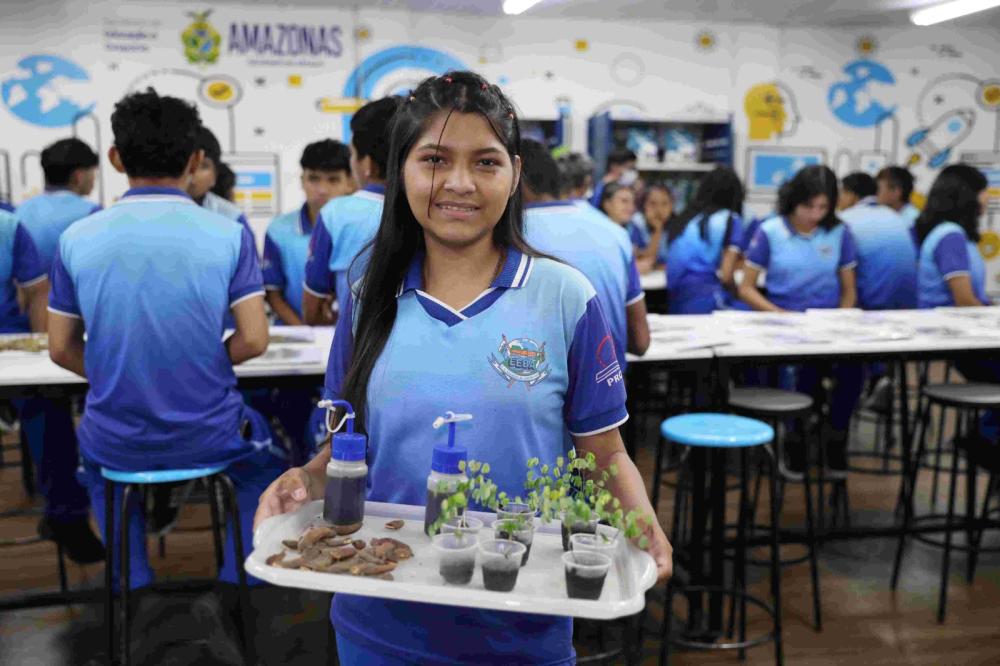 Alunos parintinenses correlacionam saberes ancestrais com química orgânica por meio de projeto científico