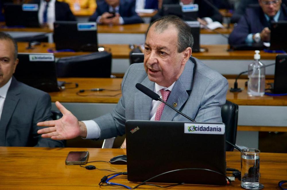 Omar Aziz defende suspensão de pagamentos de empréstimos para afetados em calamidade no Rio Grande do Sul