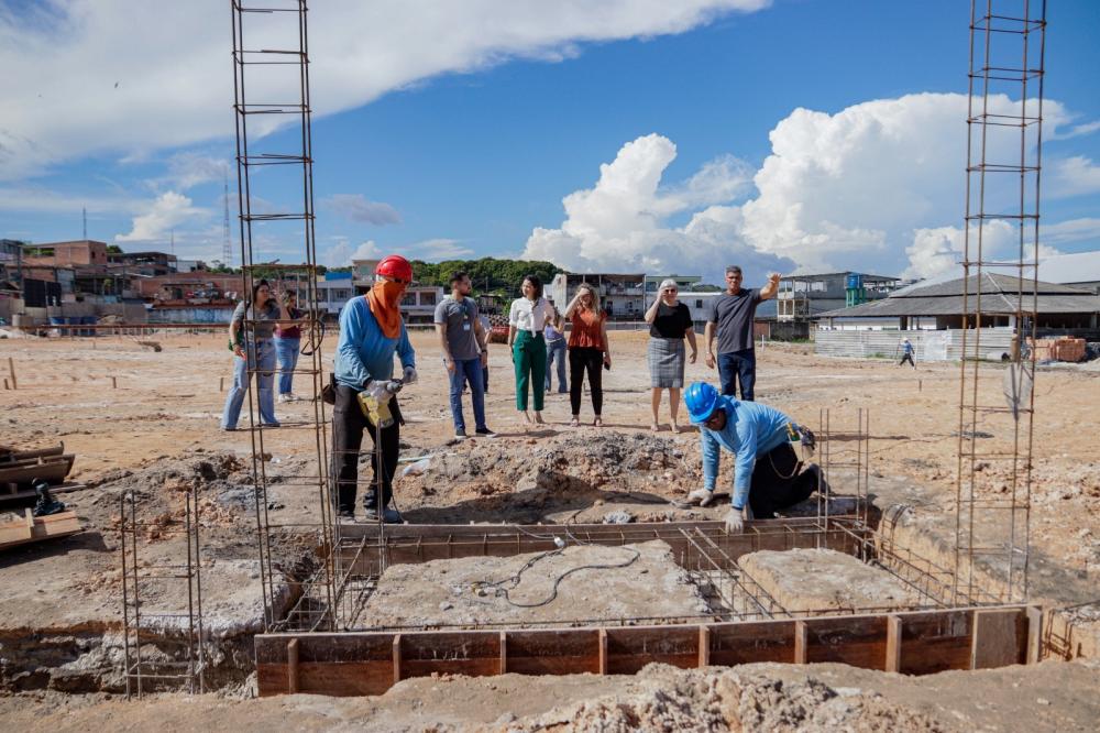 Governo do Amazonas recebe visita de representantes do ministério na obra da Casa da Mulher Brasileira