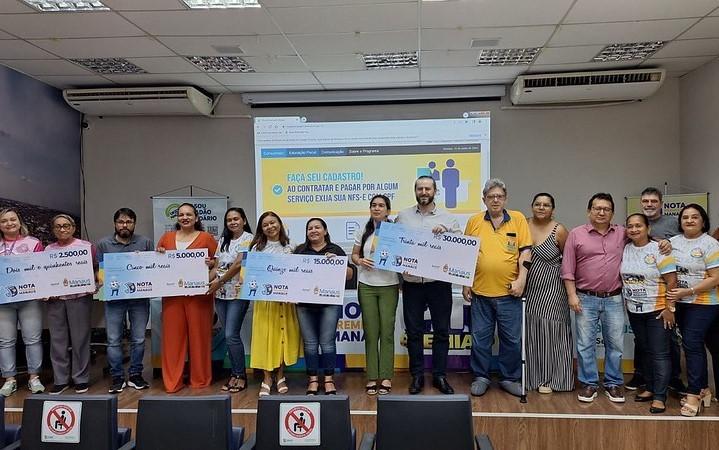 Prefeitura de Manaus entrega premiações do quarto sorteio do ano da Nota Premiada