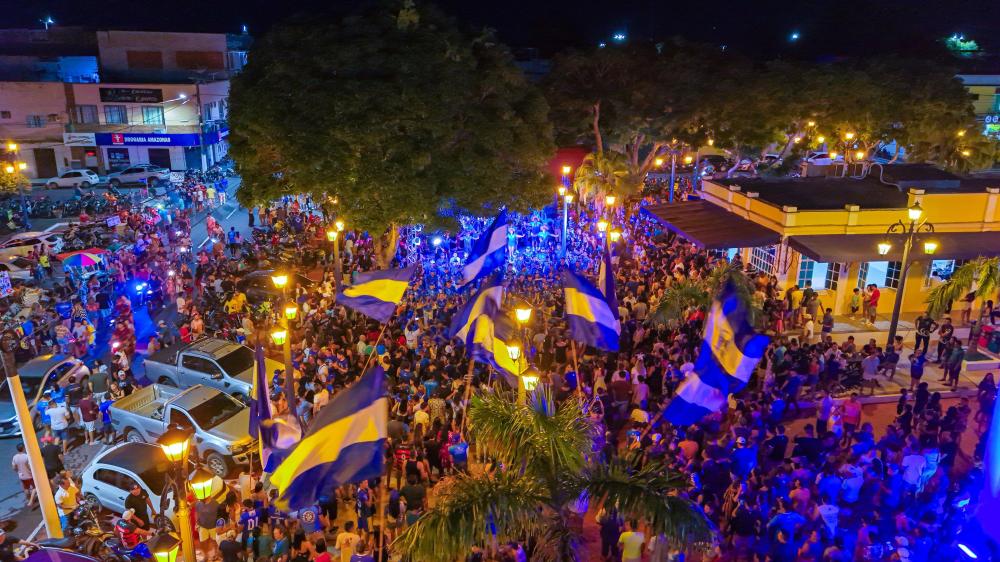 Boi Caprichoso agita Parintins com grande evento na Praça Eduardo Ribeiro