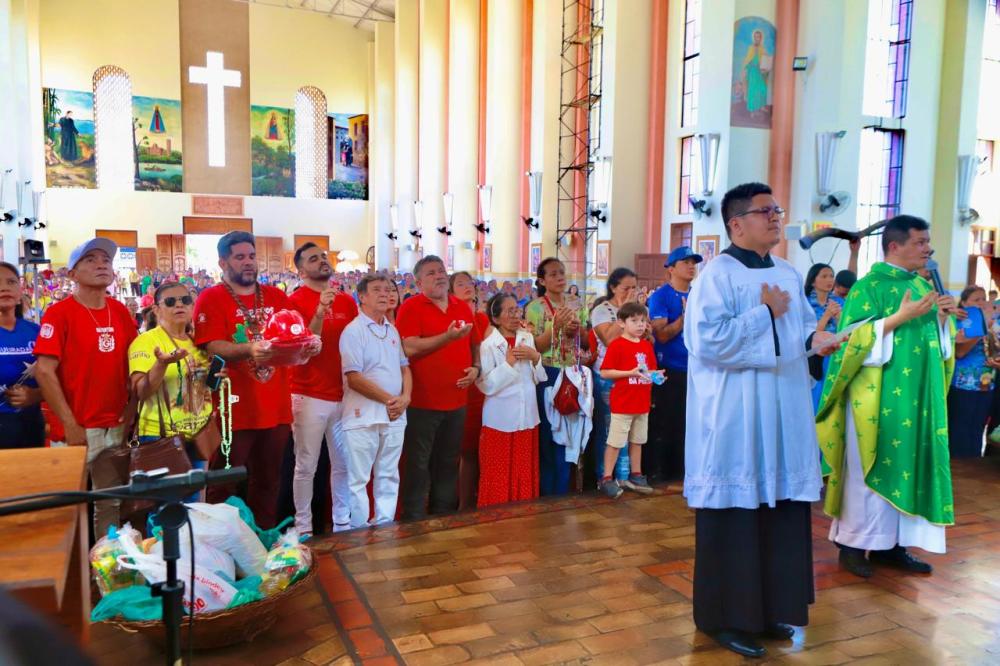 Garantido reverencia Nossa Senhora do Carmo como forma de gratidão e para pedir benção