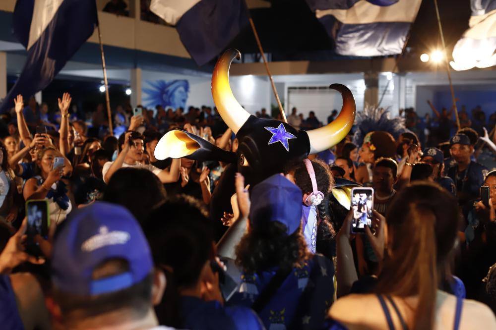 Uma noite para brincar de Boi: Caprichoso festeja terceiro ensaio técnico de arena