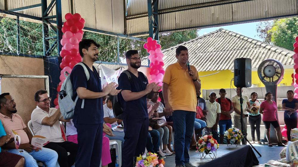 Prefeito de Parintins anuncia novos médicos para atendimento na zona rural