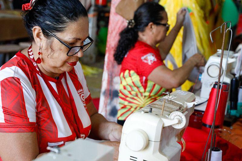 Festival de Parintins 2024: Galpões dos bois-bumbás impulsionam geração de emprego e renda na ilha