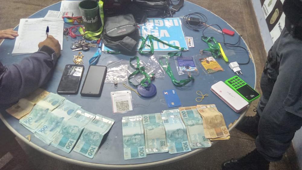 Forças de Segurança apreendem dupla flagrada vendendo pulseiras da Festa dos Visitantes 