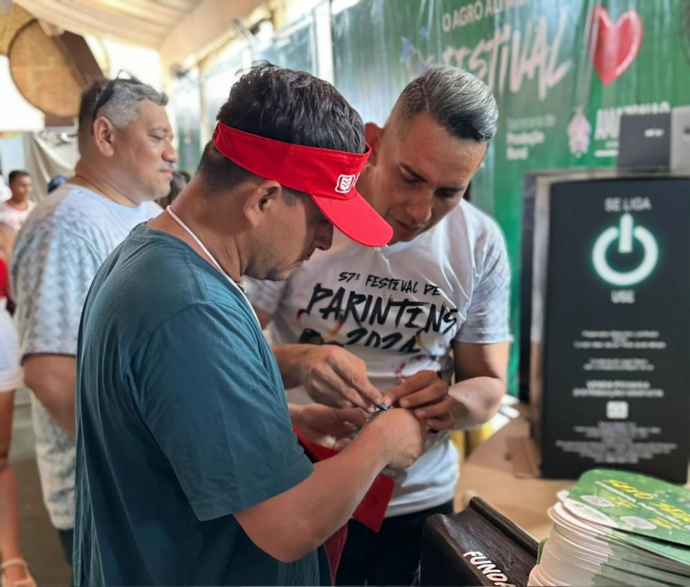 Festival de Parintins 2024: FVS-RCP destaca importância da prevenção de HIV/Aids e outras IST’s