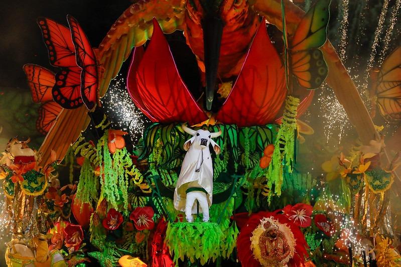 Festival de Parintins 2024: Garantido encerra a primeira noite e encanta a galera vermelha e branca no Bumbódromo