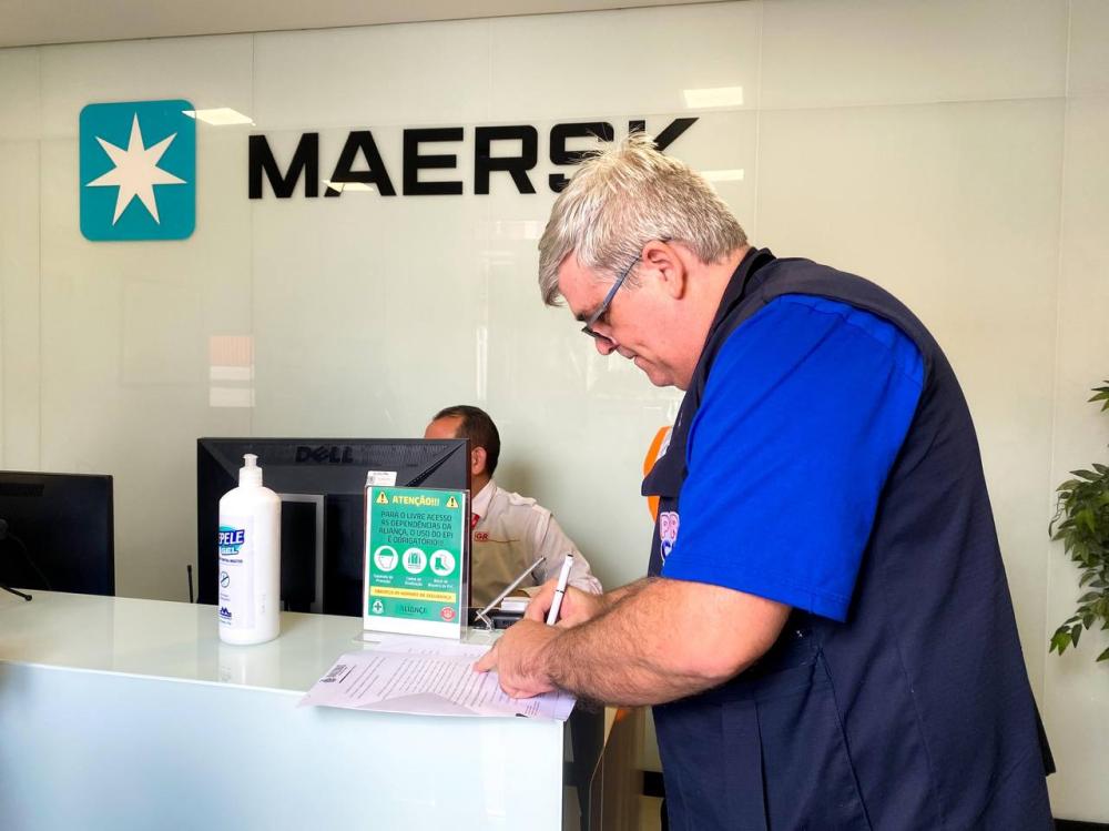 Procon-AM notifica transportadoras de carga em contêineres a prestar esclarecimento sobre o aumento na 'taxa de pouca água'