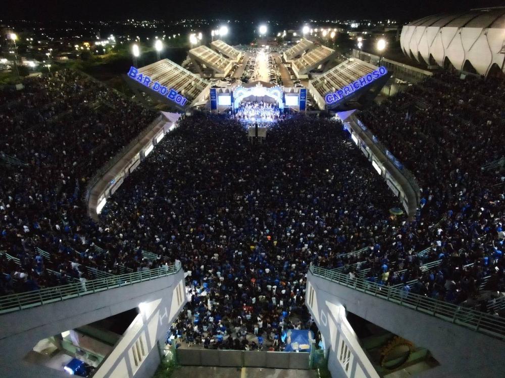 Boi Caprichoso celebra tricampeonato histórico no Sambódromo de Manaus