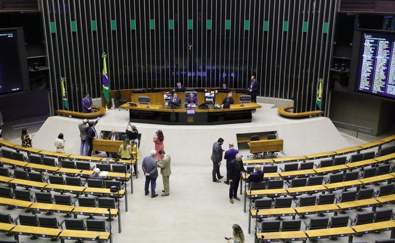 Câmara aprova MP que destina R$ 1 bi para proteção ao povo Yanomami e combate a garimpo ilegal