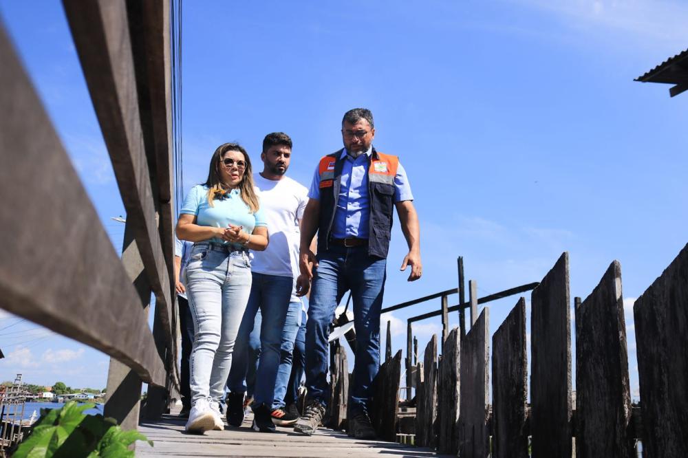 Após solicitação da prefeita Marina Pandolfo, Governador e Deputados chegam em Nhamundá e anunciam medidas de ajuda às famílias 