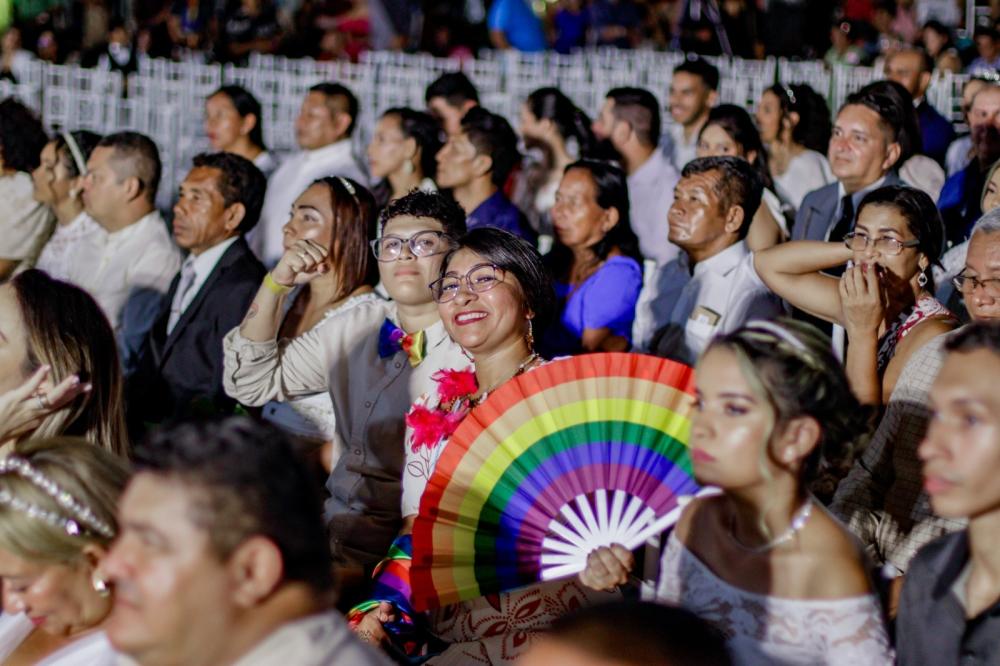 Mais de 160 casais dizem ‘sim’ em cerimônia de casamento apoiada pelo Governo do Amazonas
