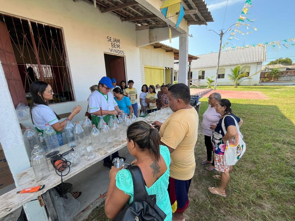 Oficina de vassouras ecológicas capacita comunitários de Santo Antônio do Itaúna I