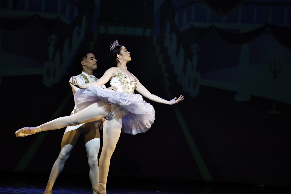 Espetáculo inédito ‘Cinderela’ promete uma mistura de emoções e diversão, no palco do Teatro Amazonas