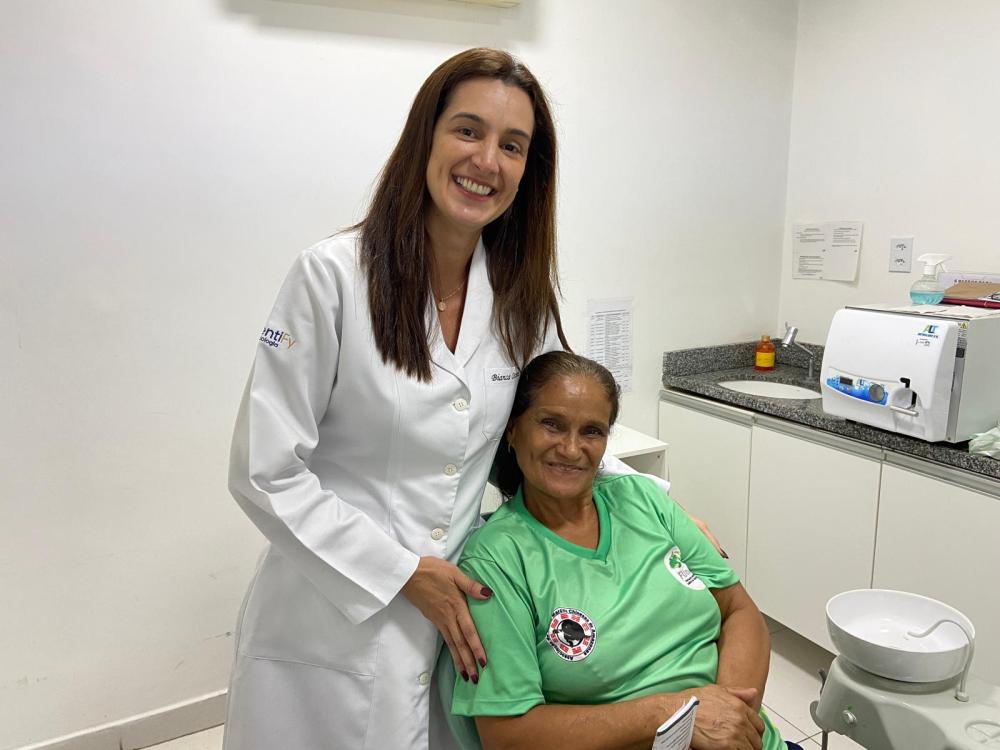 Prótese dentária: serviço auxilia na autoestima e qualidade de vida de pessoas idosas atendidas pela FUnATI