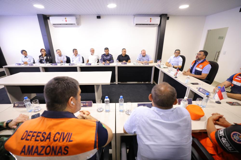 Governador Wilson Lima acompanha preparação de ajuda humanitária para municípios afetados pela estiagem