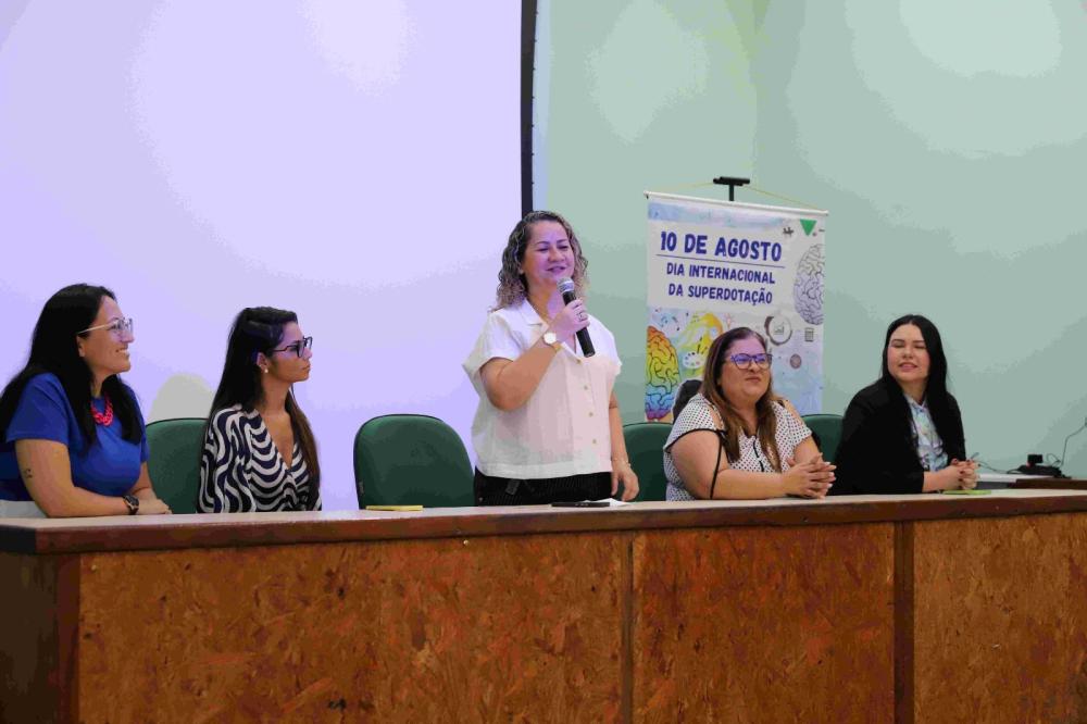 Professores da rede estadual recebem ciclo formativo referente ao Dia Internacional da Superdotação