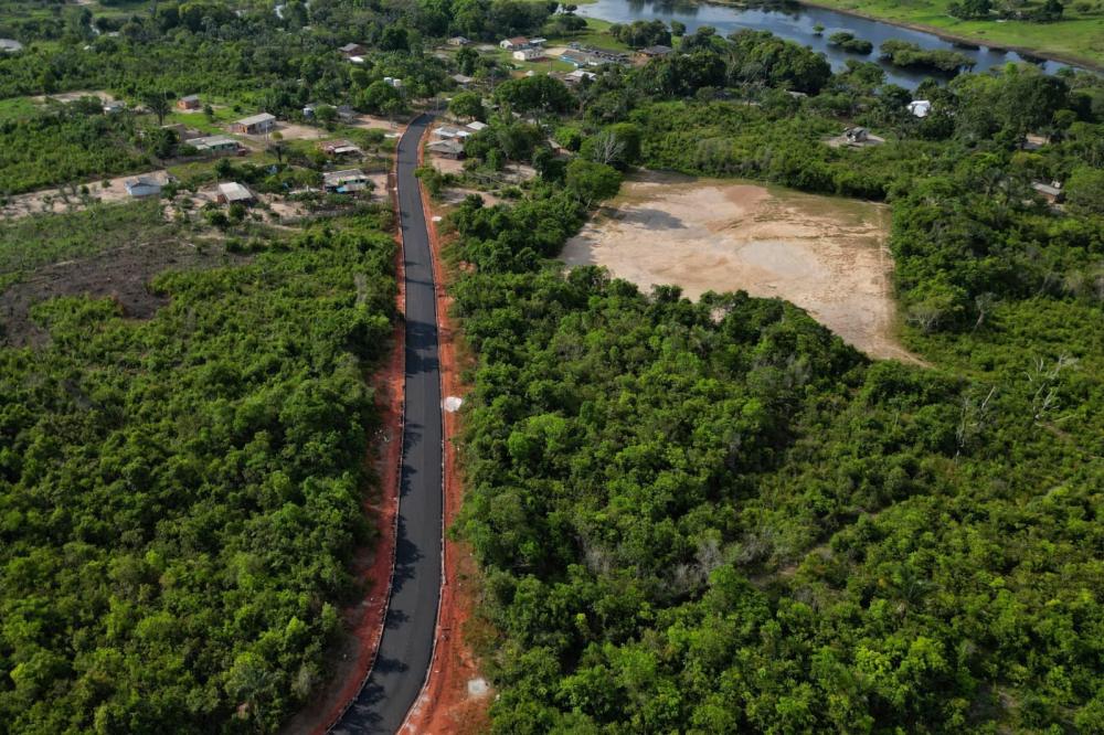 Prefeitura de Parintins asfalta Ramal do Mato Grosso, na Vila Amazônia