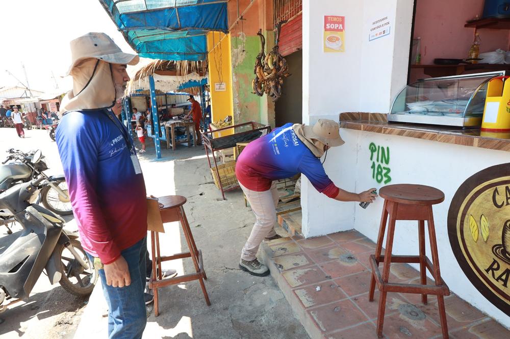 Prosai Parintins: UGPE faz certificação de beneficiários de mercado e feira na lagoa da Francesa