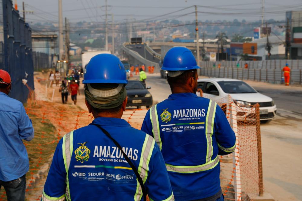 Complexo viário Rei Pelé, construído com recursos do Governo do Amazonas, tem alça liberada para tráfego de veículos, na zona leste