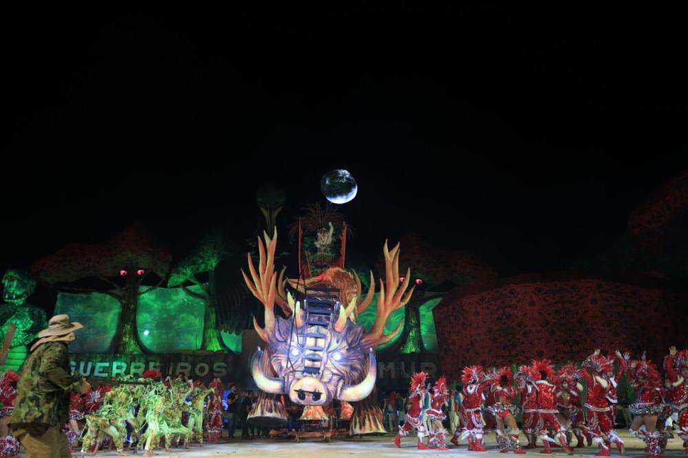  Guerreiros Mura imergem na floresta amazônica e revela os mistérios da noite