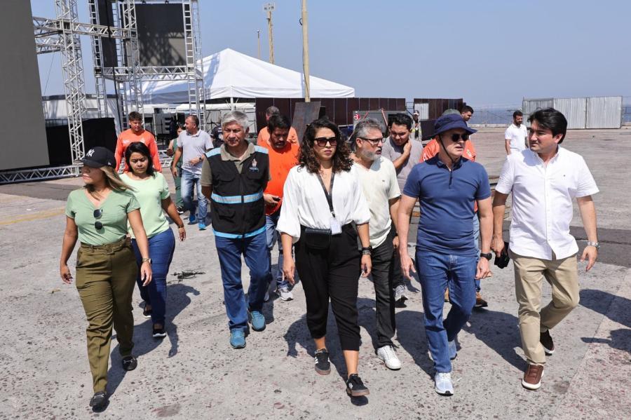 David Almeida vistoria montagem das estruturas de palcos do 'Manaus Passo a Paço 2024'