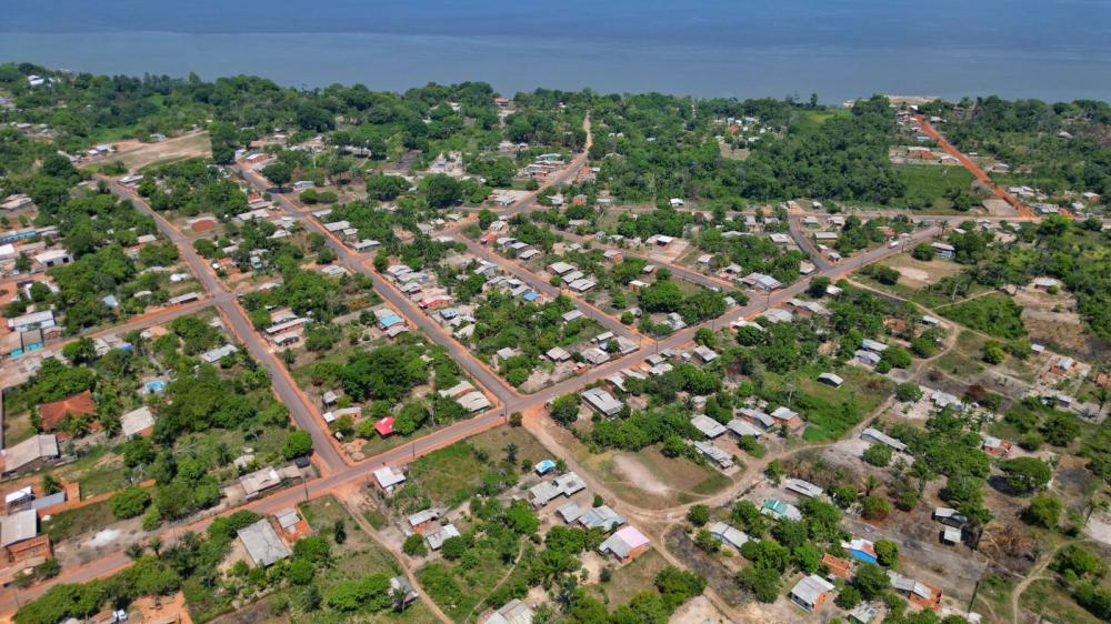 Prefeitura de Parintins conclui asfaltamento do ramal do Mato Grosso, na Vila Amazônia, e avança para a Valéria