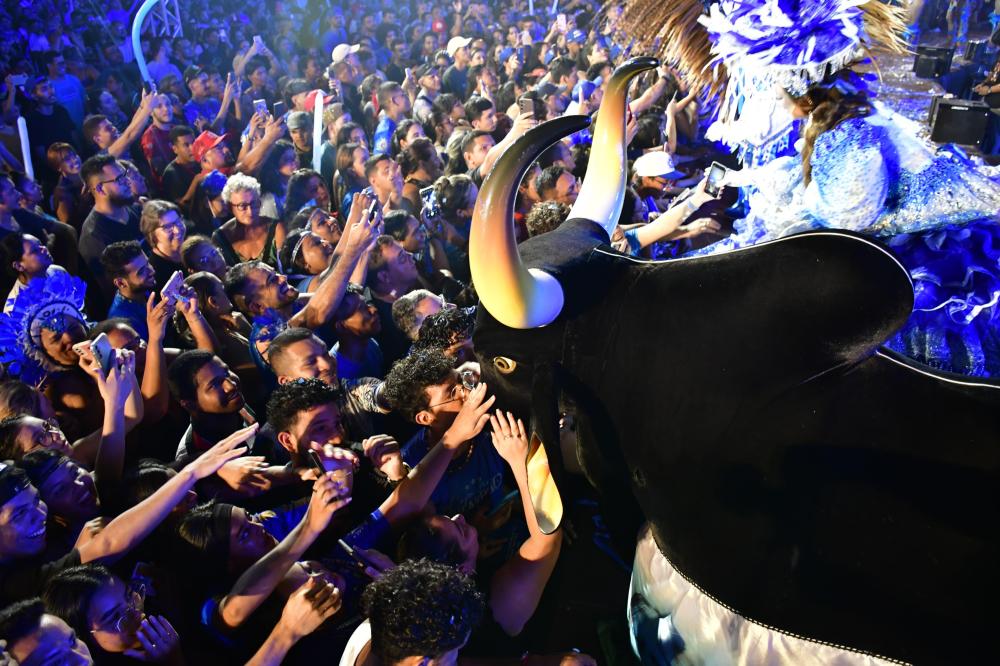 Caprichoso celebra aniversário de Manaus com grandioso espetáculo no Sambódromo