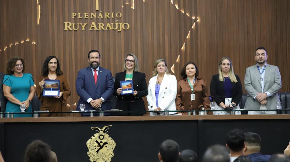 Fapeam recebe homenagem da Aleam em sessão especial pelos 20 anos do Programa Ciência na Escola