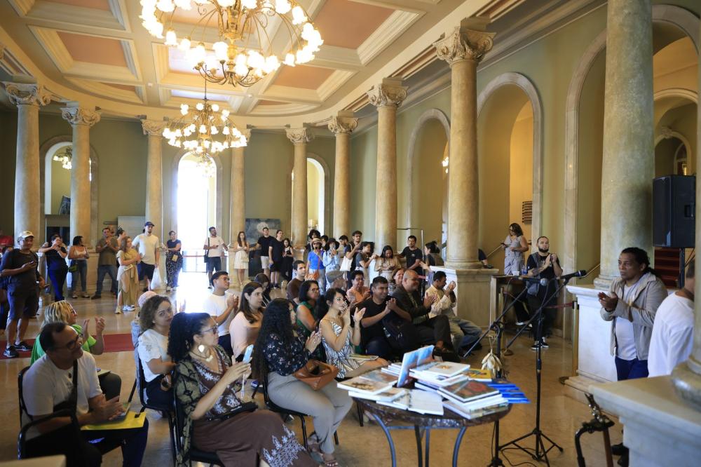 Sarau Literário celebra Dia Nacional do Livro e aniversário de Manaus no Teatro Amazonas